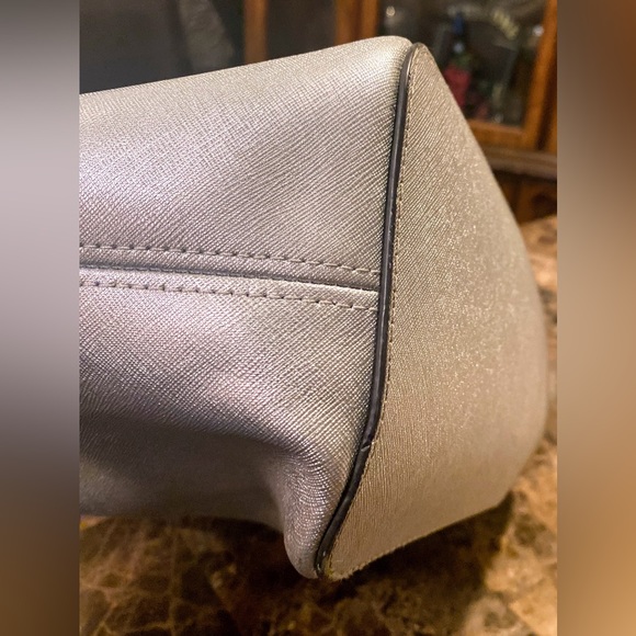 Michael Kors~Michael by Michael Kors Metallic Silver Leather Jet Set Traveler XL - Picture 11 of 17